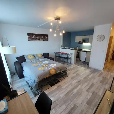 Equipe Proche Aeroport Et Gare Lägenhet