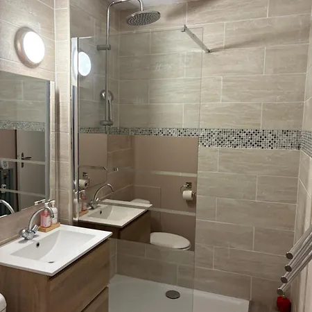 Equipe Proche Aeroport Et Gare